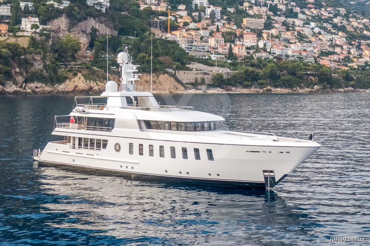 Gladiator yacht exterior 14