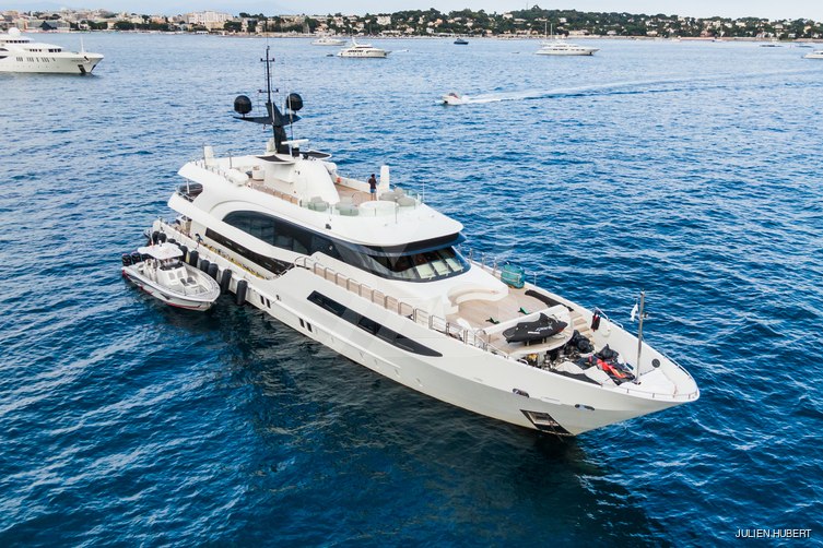 Hallo yacht exterior 6