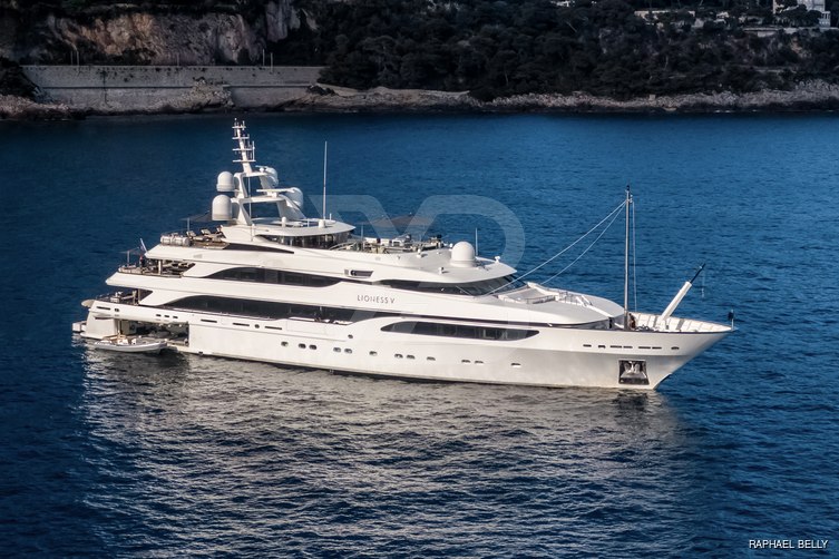 Lioness V yacht exterior 16