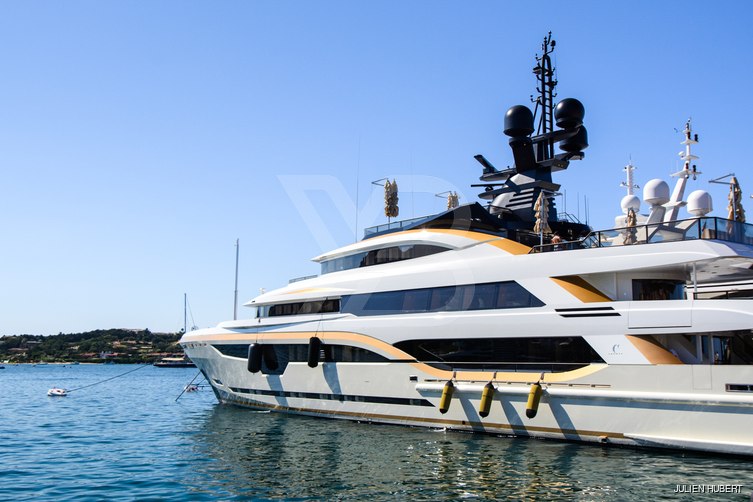 Taiba yacht exterior 16