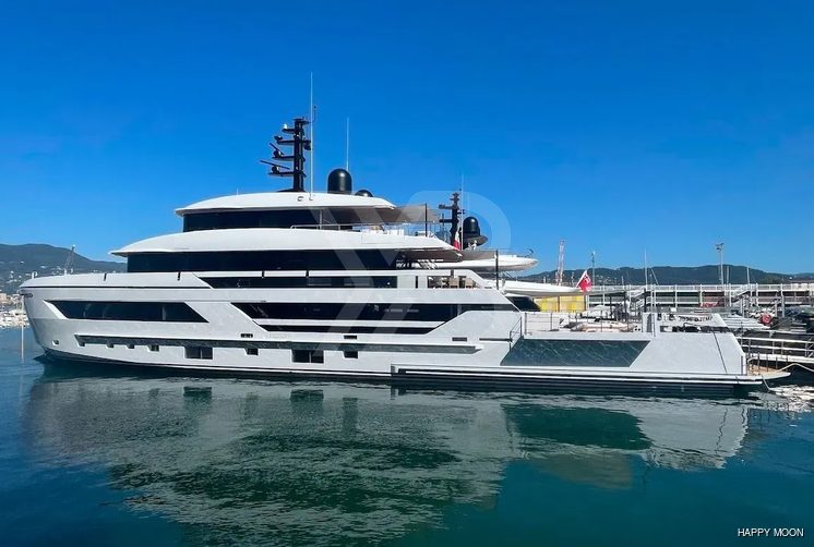 Hali yacht exterior 3