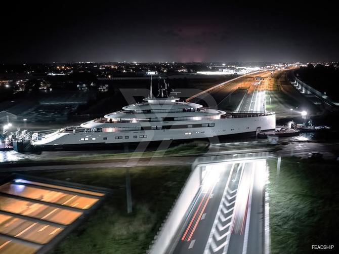 Feadship 824 yacht exterior 7