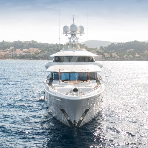 Synthesis yacht exterior 4