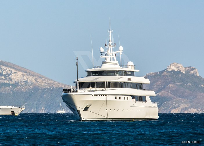 Ipanemas yacht exterior 2