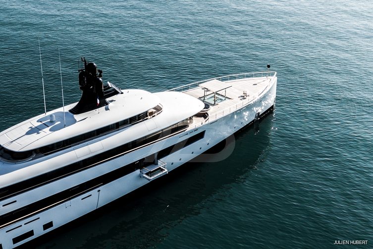 818 yacht exterior 10