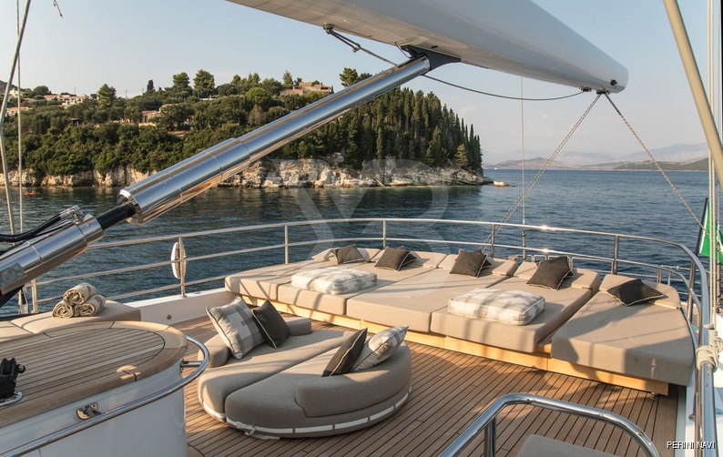 Seven yacht exterior 5