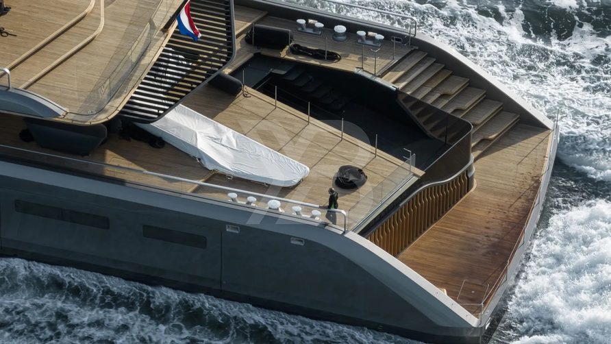 Obsidian yacht exterior 8