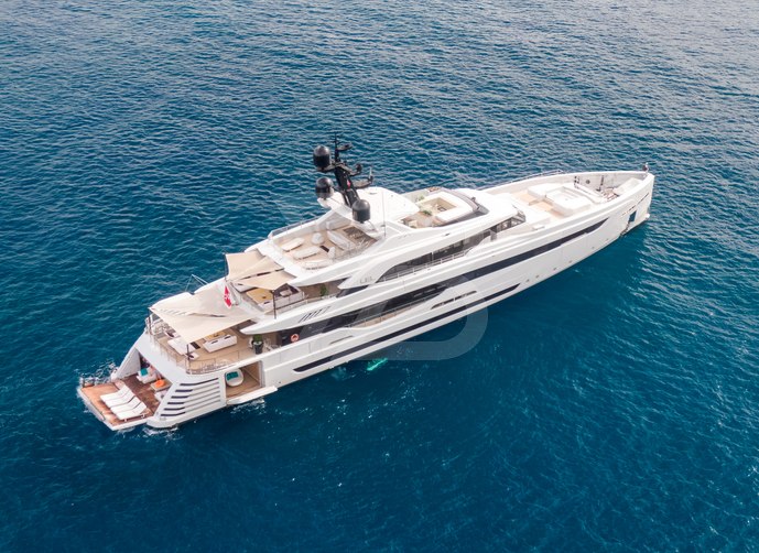 LEL yacht exterior 27