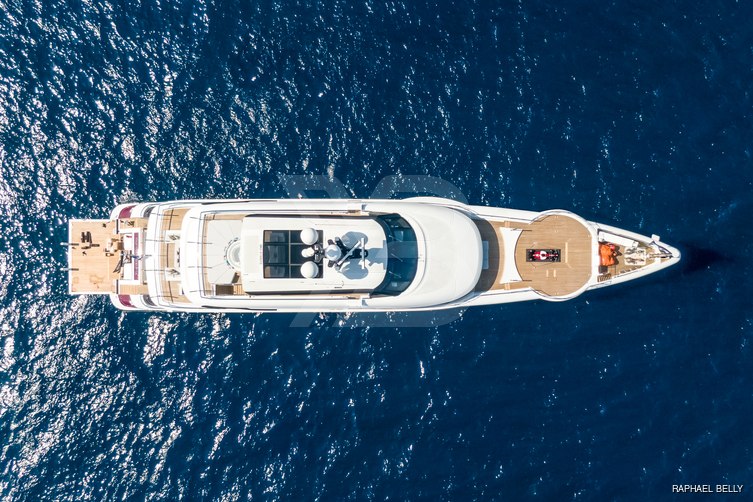 Quinta Essentia yacht exterior 10