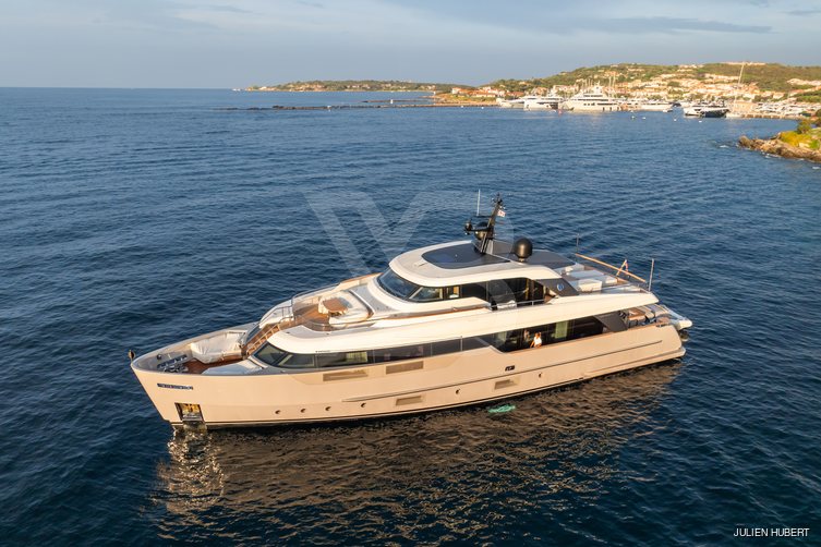 Invictus yacht exterior 2