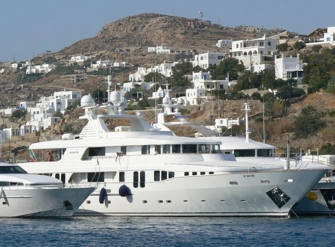 New Master yacht exterior 3