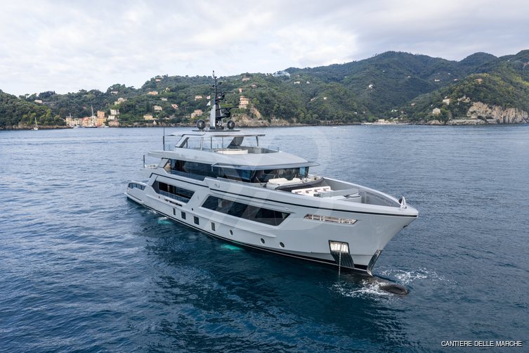 RJ yacht exterior 4