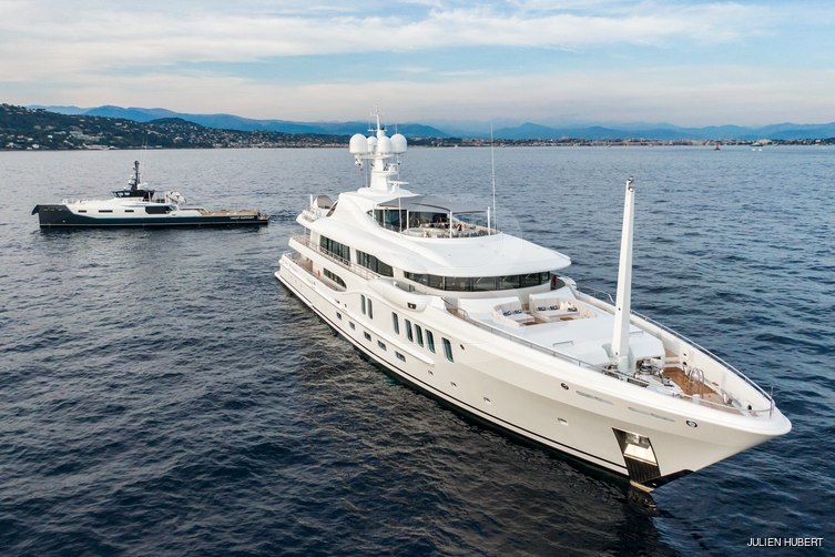 Neninka yacht exterior 24