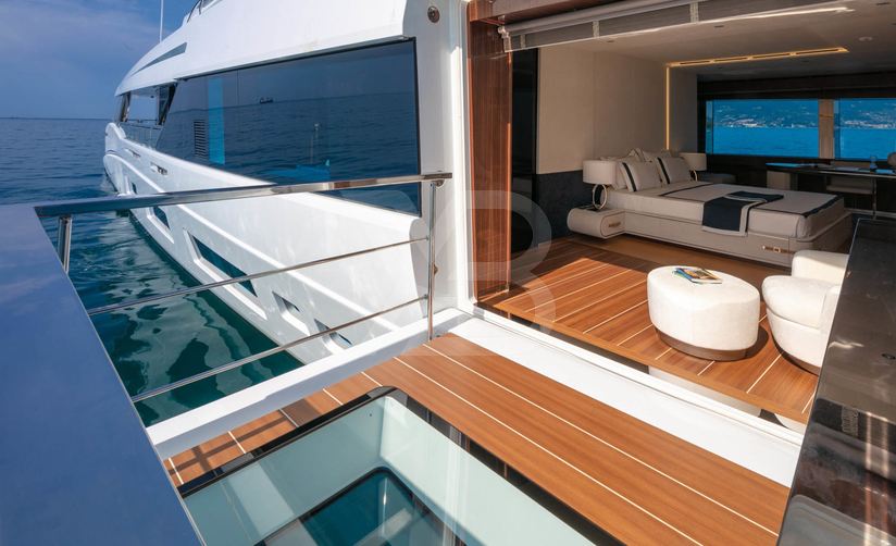 Re Leone yacht interior 17