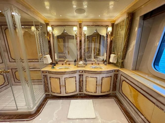 Black Pearl yacht interior 25