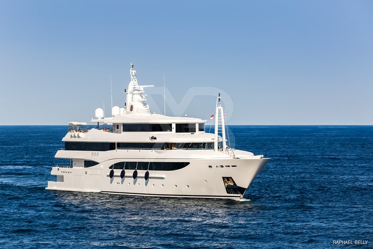 Tacanuyaso M S yacht exterior 6