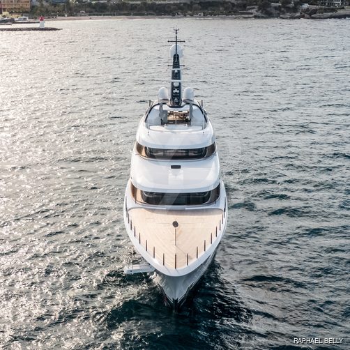 Juice yacht exterior 3