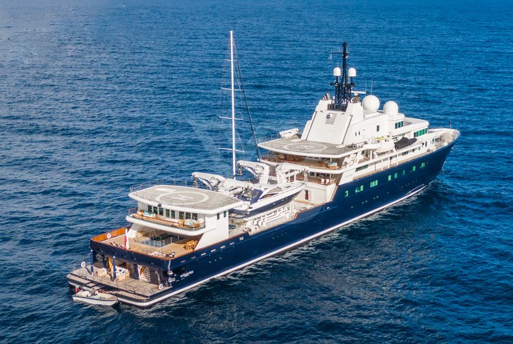 Le Grand Bleu yacht exterior 6