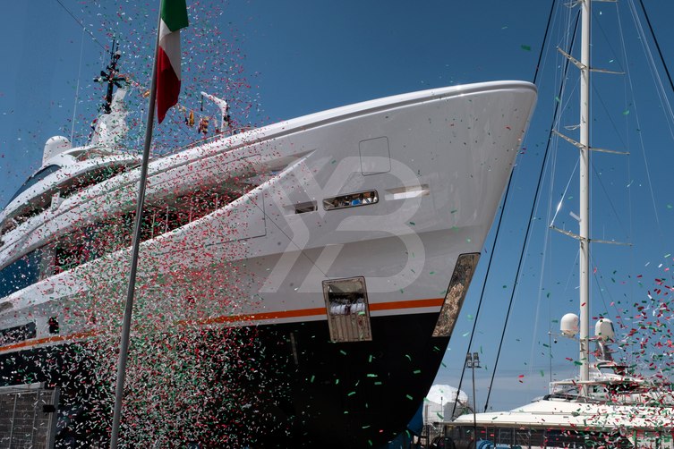 Xwave yacht exterior 4