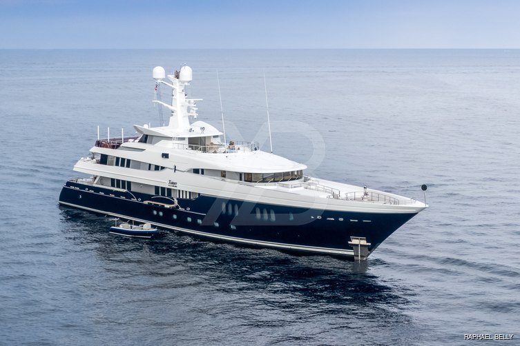 Kaiser yacht exterior 13