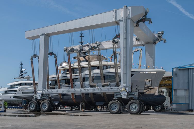Big Naan yacht exterior 5