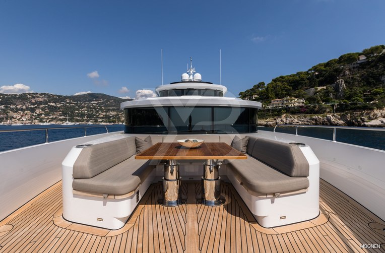 Belle yacht exterior 4