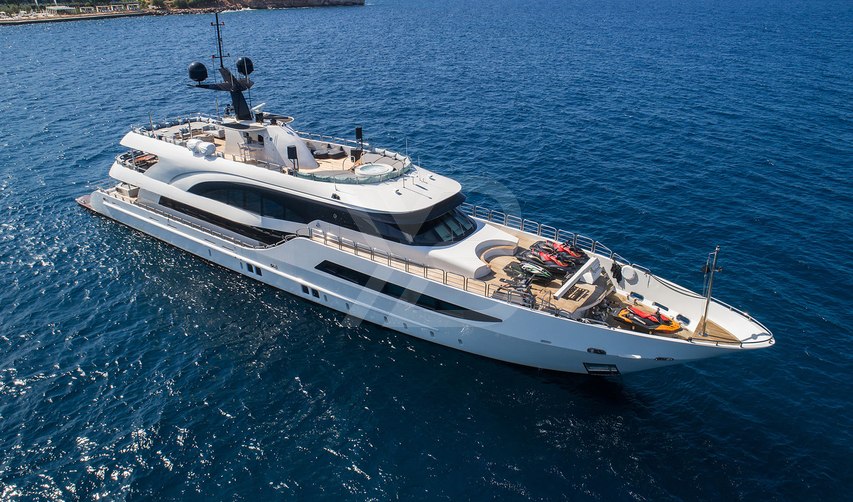 Hallo yacht exterior 2