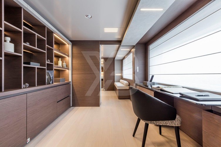 Roma VII yacht interior 17