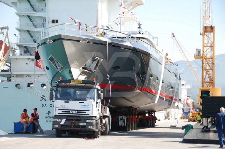 Seafire yacht exterior 3