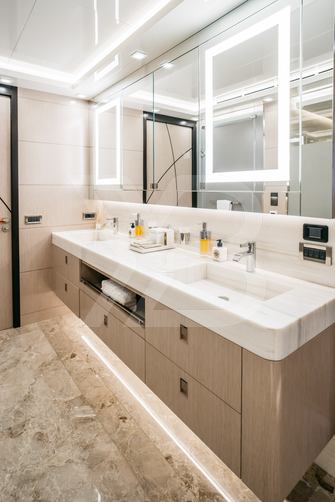 Heeus yacht interior 18