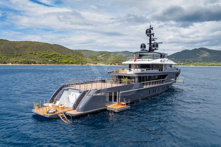 M yacht exterior 6