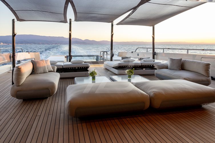 Big Naan yacht exterior 13