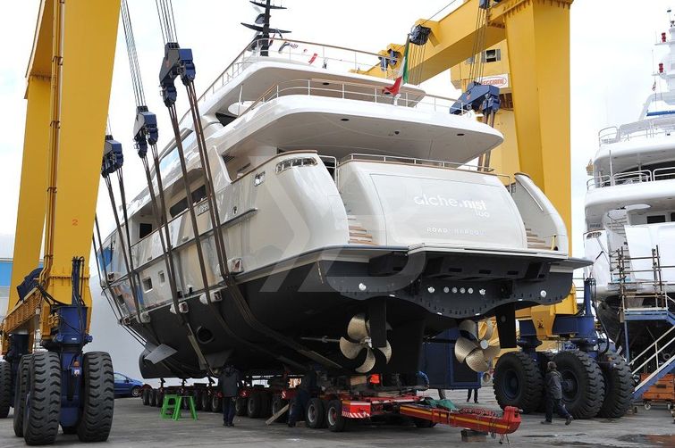 Unus yacht exterior 4