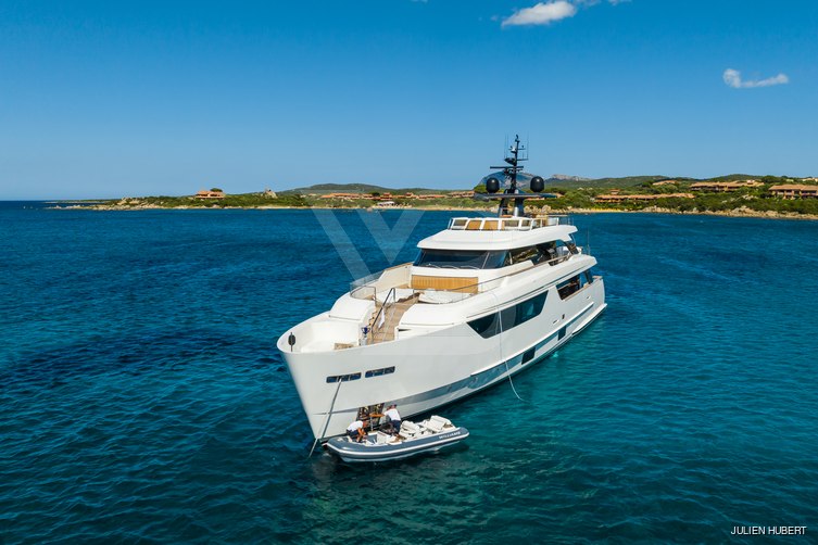 Penta yacht exterior 10