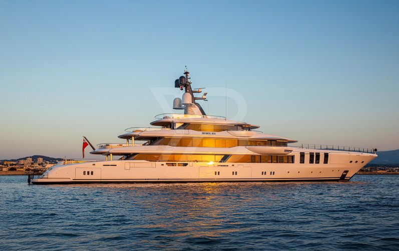 Infinite Jest yacht exterior 2