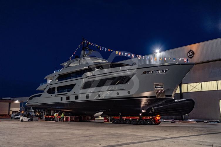 RJ yacht exterior 16