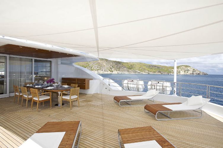 Vive la Vie yacht exterior 16