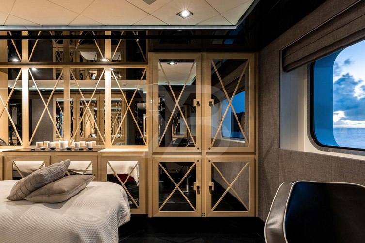 Sea Pearl yacht interior 25