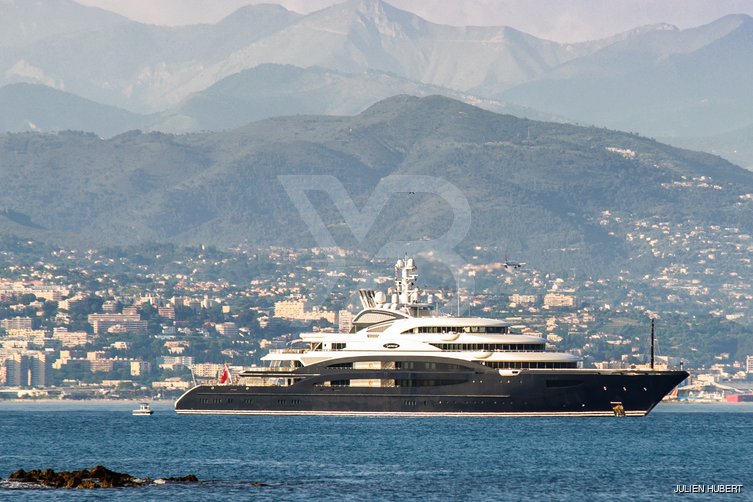 Serene yacht exterior 33