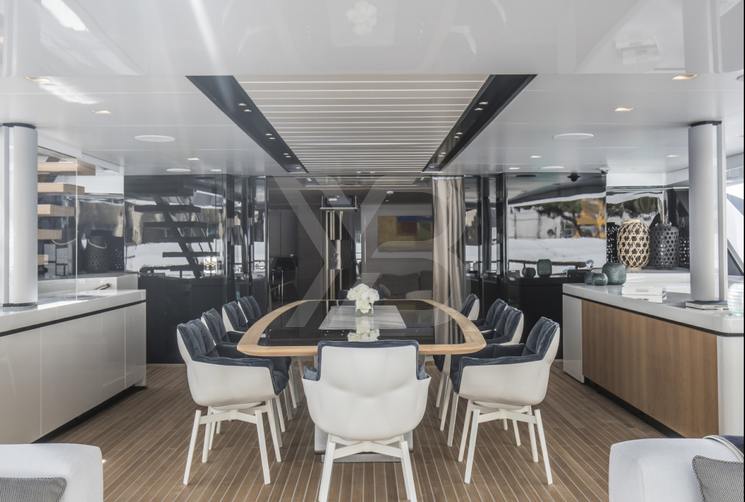 Severin's yacht interior 20