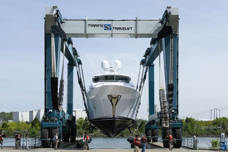 Vagabond yacht exterior 4