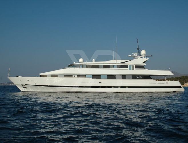 Bella Stella yacht exterior 3