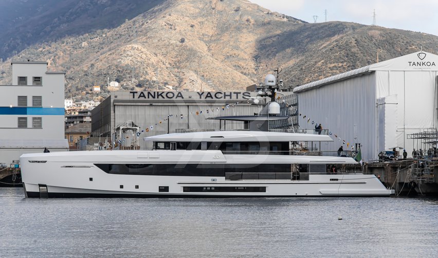 Go yacht exterior 2