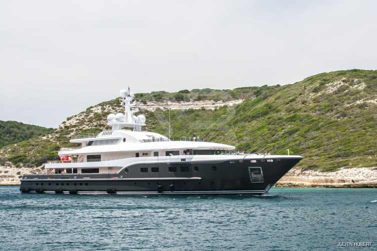 Kogo yacht exterior 5