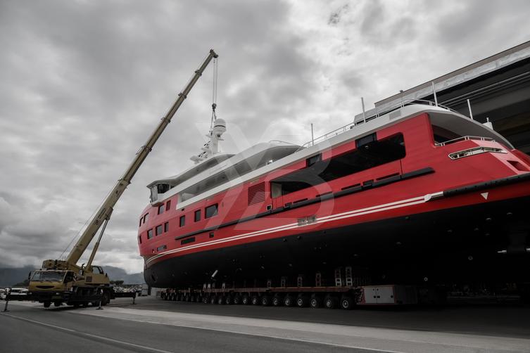 Akula yacht exterior 6