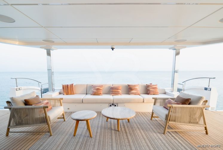 Dil yacht exterior 5