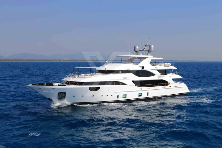 Equus yacht exterior 2