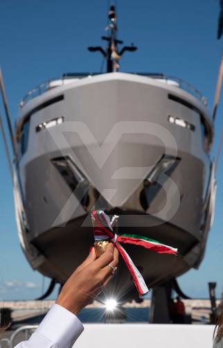 Claire de Lune yacht exterior 8
