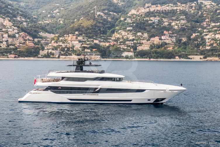 Cecile B yacht exterior 4