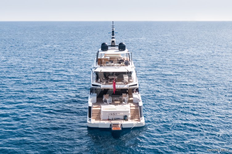 Attitude yacht exterior 6